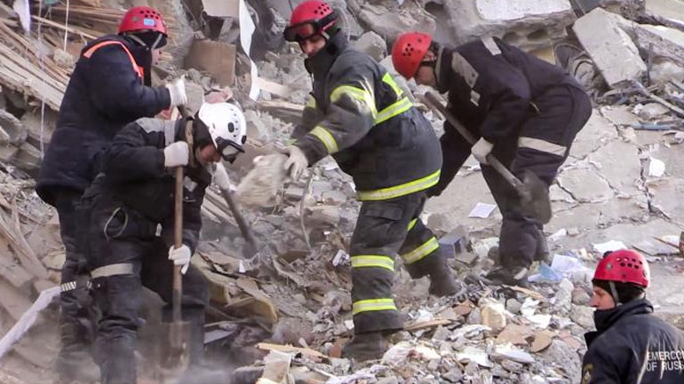 Στους 39 οι νεκροί από την κατάρρευση της πολυκατοικίας στο Μαγκνιτογκόρσκ –  Σταμάτησαν οι έρευνες στα συντρίμμια