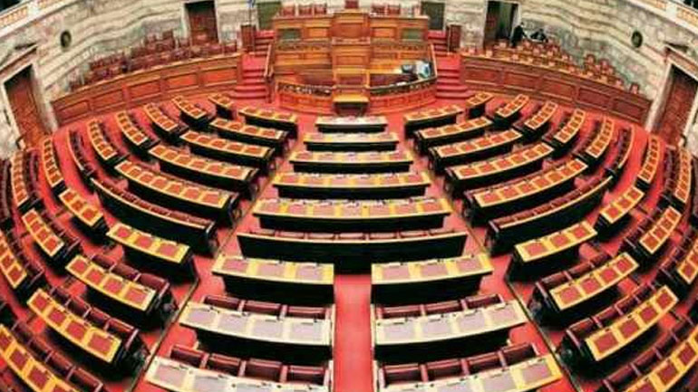 Προβληματισμό για την πορεία της χώρα και των θεσμών εξέφρασαν σε φιλική συζήτηση πέντε πρώην υπουργοί