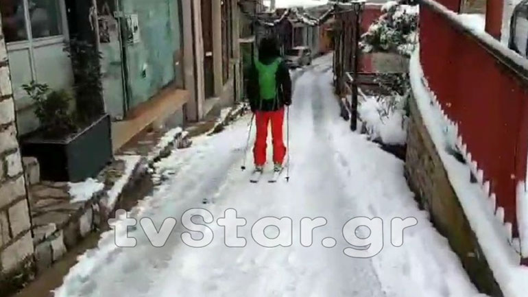 Βόλτα στην πόλη με τα… παγοπέδιλα!