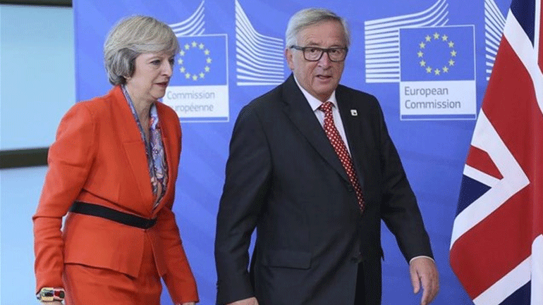 «Φιλική» τηλεφωνική επικοινωνία Μέι – Γιούνκερ για το Brexit