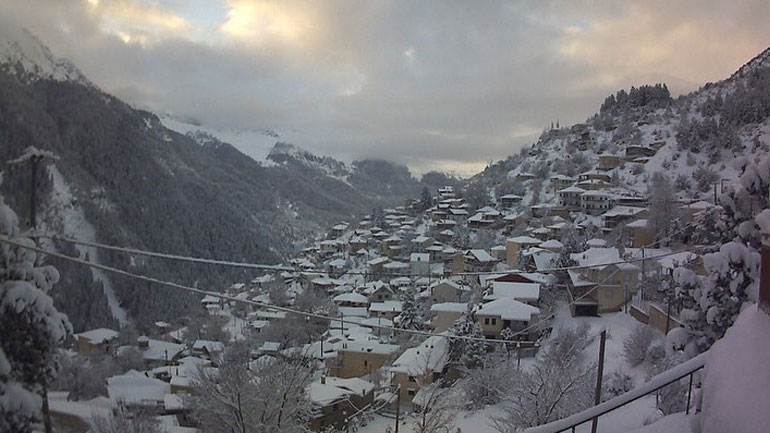 Στο ένα μέτρο το χιόνι στο Περτούλι – Ανοιχτό το χιονοδρομικό