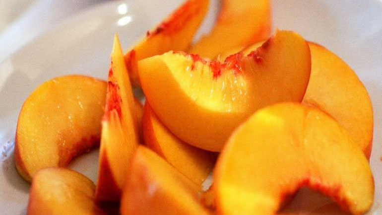 Έκτακτη οικονομική ενίσχυση στα ροδάκινα