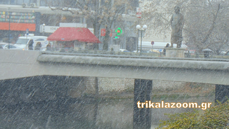 Σε λευκό κλοιό και η πόλη των Τρικάλων