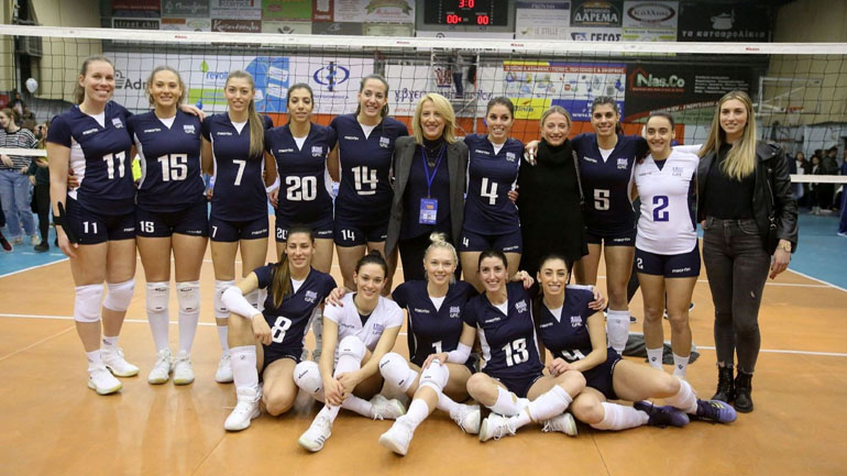 Η εθνική βόλεϊ τίμησε την Ρένα Δούρου