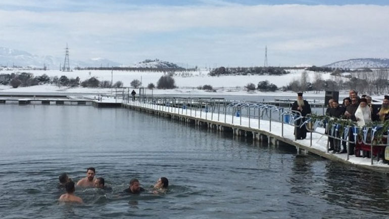 Σε συνθήκες παγετού ο αγιασμός των υδάτων στη Δυτική Μακεδονία