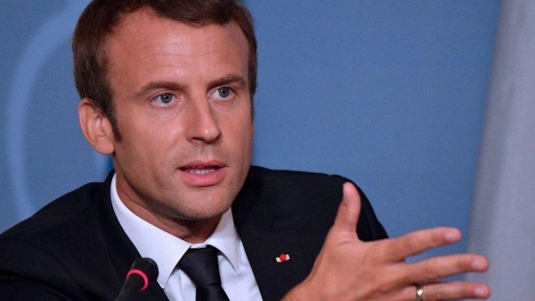 Ο Μακρόν καταγγέλλει την «ακραία βία» που «επιτέθηκε ενάντια στη Δημοκρατία»