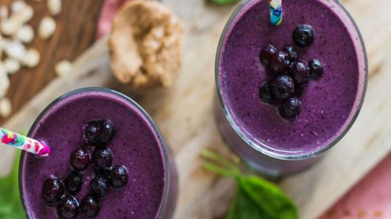 Smoothie με μούρα και κεφίρ