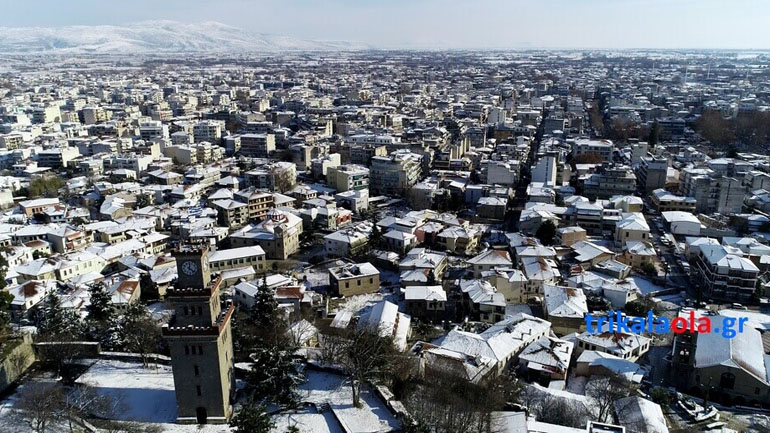 Τα χιονισμένα Τρίκαλα από ψηλά με drone
