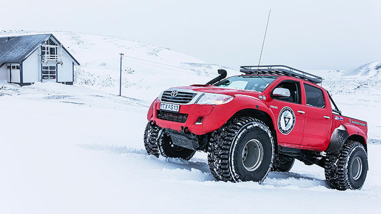 Οι Έλληνες που θα ταξιδέψουν στην Ισλανδία για να οδηγήσουν τα θηριώδη Arctic Trucks