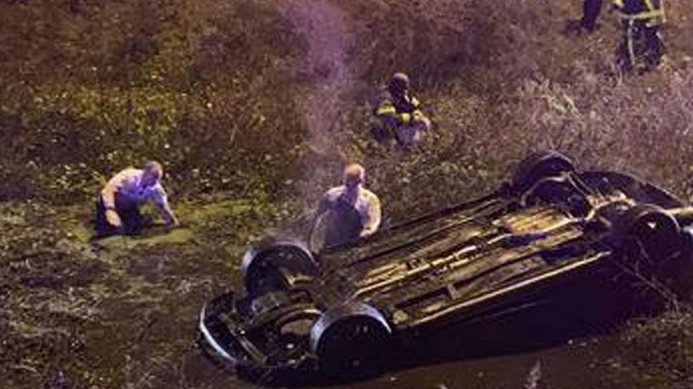 Δραματική διάσωση οδηγού που εγκλωβίστηκε στο αυτοκίνητο