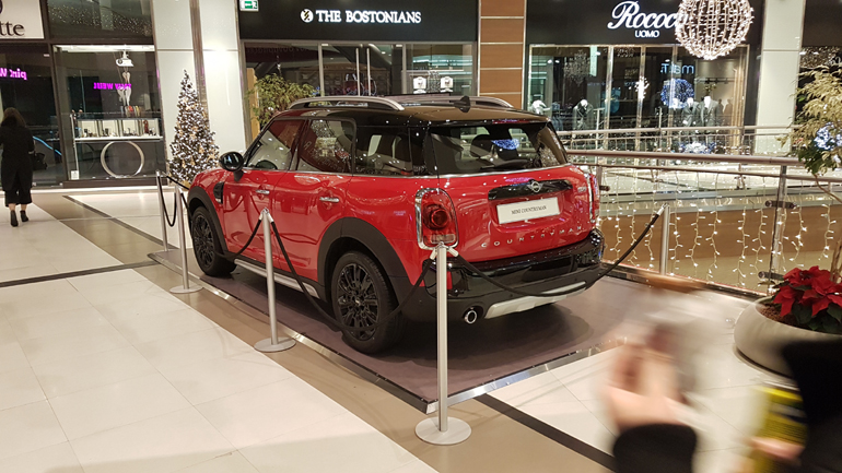 To MINI Countryman στο Mall Athens