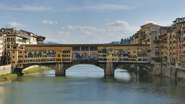 Πρόστιμο σε 15χρονη Ελληνίδα στη Φλωρεντία γιατί προσπάθησε να γράψει με μαρκαδόρο πάνω στη γέφυρα Πόντε Βέκιο