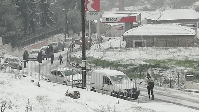 Σφοδρές χιονοπτώσεις σε μεγάλο μέρος της Λέσβου