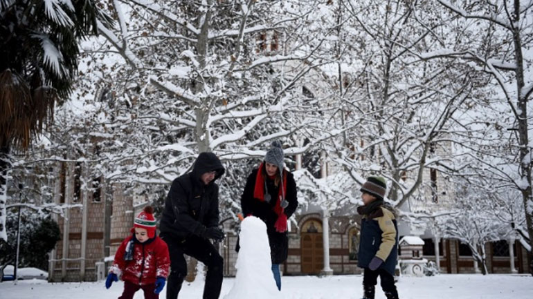 Θεσσαλονίκη: Υποχωρεί η «Σοφία» – Κλειστό το ΤΕΙ και παιδικοί σταθμοί σε ορισμένους δήμους