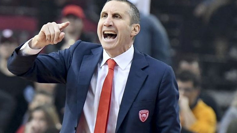 Μπλατ: «Οι παίκτες μου πατούν γερά τα πόδια τους στο έδαφος»