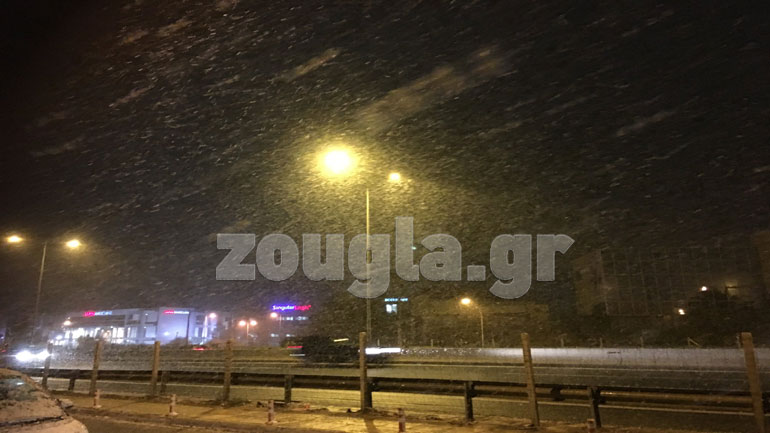 Δείτε ζωντανά τη χιονόπτωση στην Εθνική Οδό Αθηνών – Λαμίας στο 17ο χιλιόμετρο