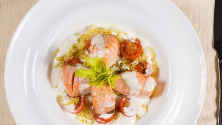 Τι χρώμα πιάτα πρέπει να χρησιμοποιείς για να τρως λιγότερο