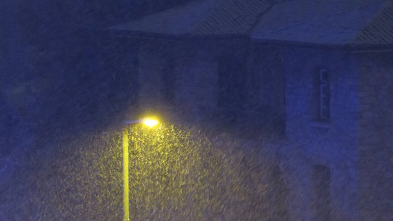 Ο χιονιάς σκέπασε και το κέντρο της Αθήνας