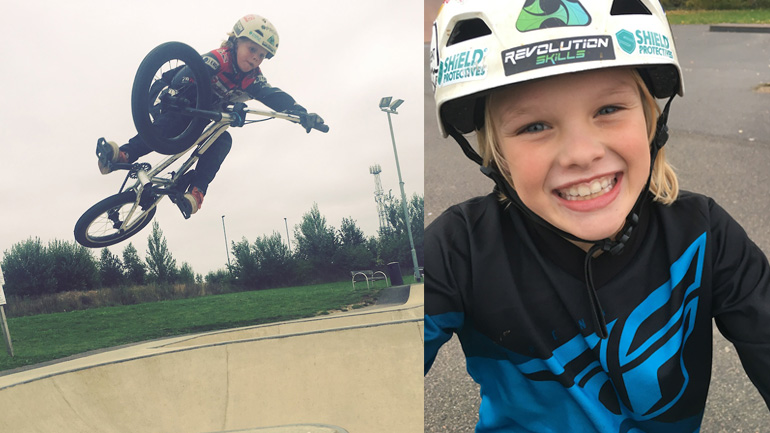 Δεν φαντάζεστε τι κόλπα κάνει ένας 8χρονος με ποδήλατο