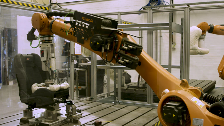 Δείτε πώς κάνουν δοκιμή… ιδρώτα σε καθίσματα αυτοκινήτων