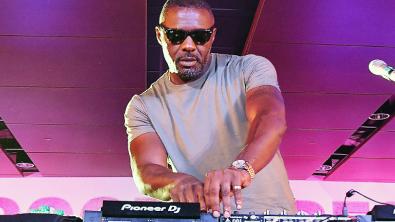 Ο Ίντρις Έλμπα σε ρόλο DJ