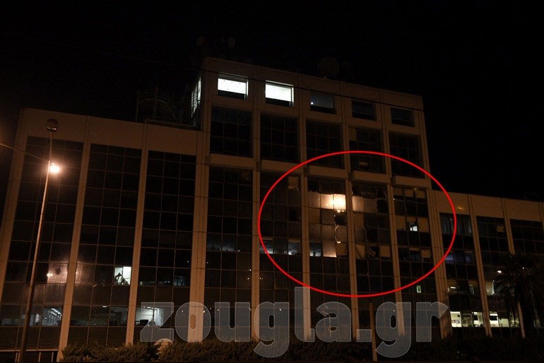 Το κτήριο του ΣΚΑΪ λίγα λεπτά μετά την επίθεση