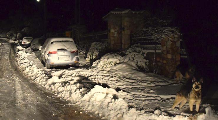 Κλειστή λόγω χιονόπτωσης η λεωφόρος Χασιάς προς Δερβενοχώρια