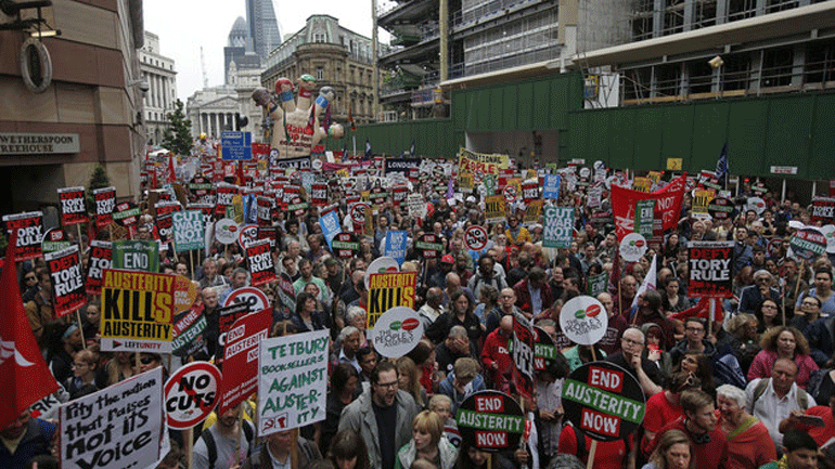 Κάλεσμα σε διαδήλωση το Σάββατο για τα «κίτρινα γιλέκα» της Βρετανίας