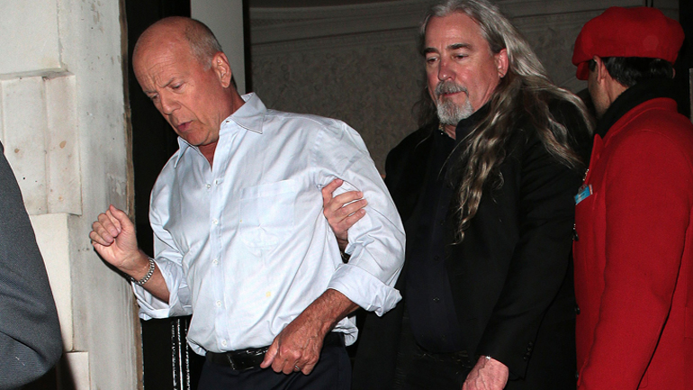 Υποβασταζόμενος έφυγε από κλαμπ ο Μπρους Γουίλις