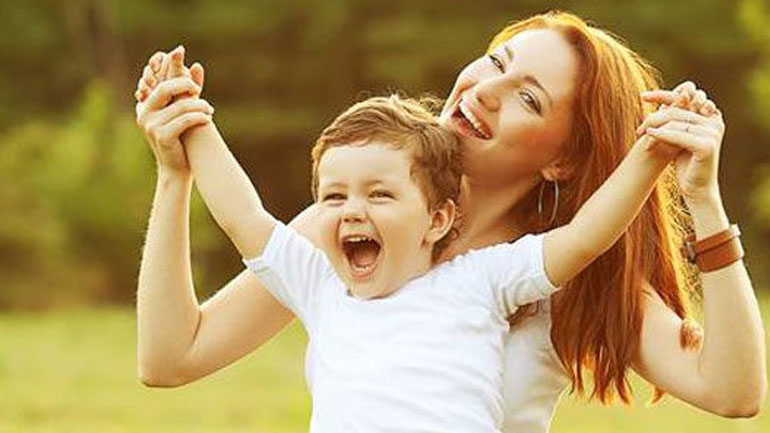 Γιατί δεν πρέπει να τραβάτε τα μικρά παιδιά από τα χεράκια τους;