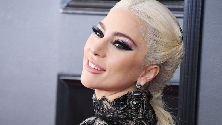 Η Λέιντι Γκάγκα μετάνιωσε που συνεργάστηκε με τον Ρ. Κέλι