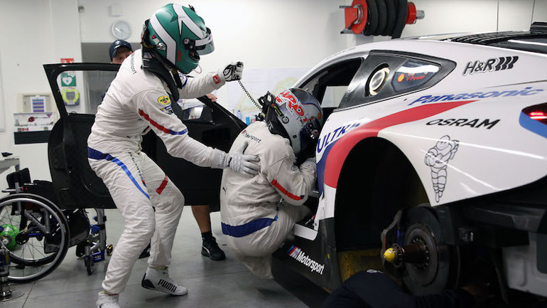 Δεν έχει πόδια αλλά χορεύει στις πίστες!