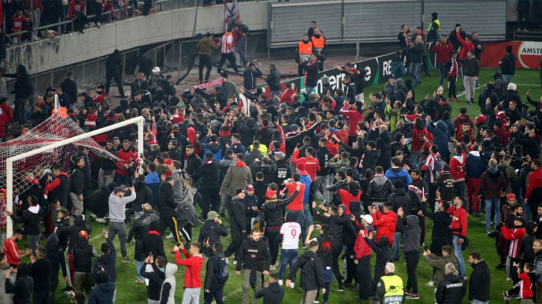 Με αναστολή η τιμωρία του Ολυμπιακού από την UEFA – Θα παίξει με κόσμο κόντρα στην Ντιναμό Κιέβου