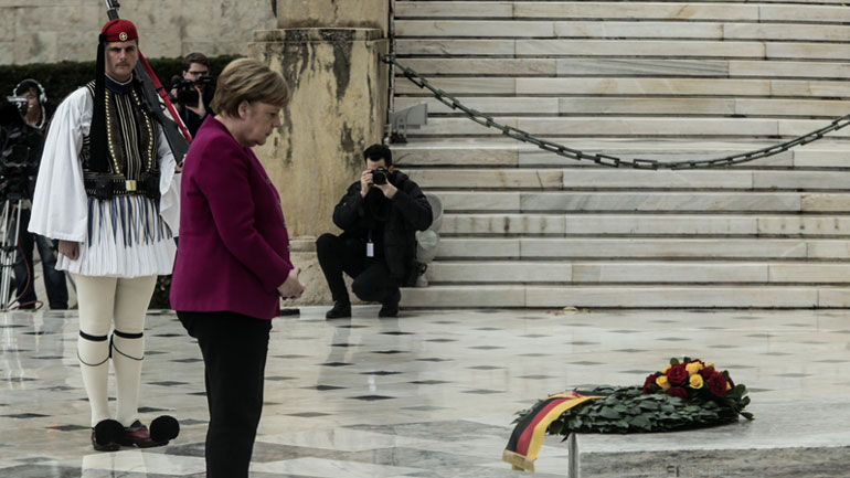 Στεφάνι στο Μνημείο του Άγνωστου Στρατιώτη κατέθεσε η Μέρκελ Στεφάνι στο Μνημείο του Άγνωστου Στρατιώτη κατέθεσε η Μέρκελ