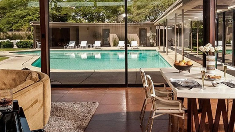 «Twin Palms»: Ανακαινίστηκε η θρυλική έπαυλη του Frank Sinatra στο Palm Springs!