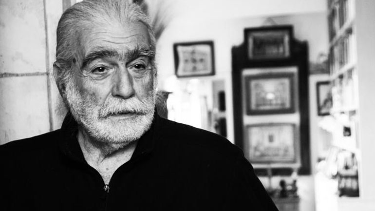 Απεβίωσε ο κομμωτής και εικαστικός Κάρολος Καμπελόπουλος