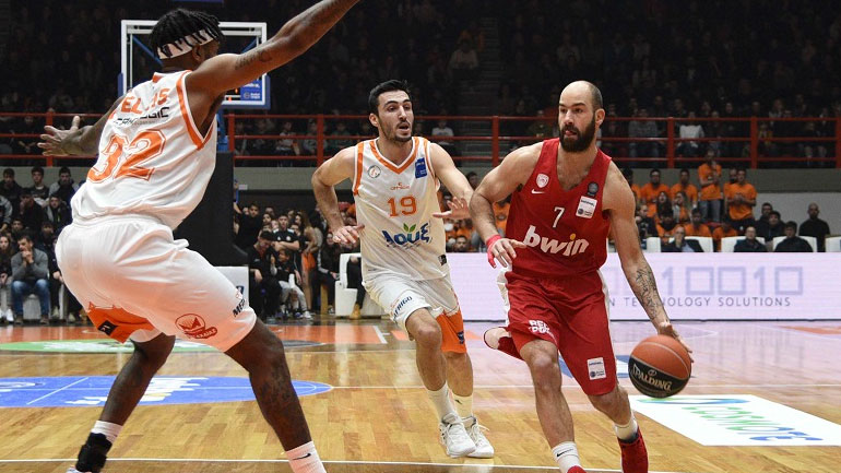 Δύσκολη νίκη για τον Ολυμπιακό στην Πάτρα, 80-77 τον Προμηθέα