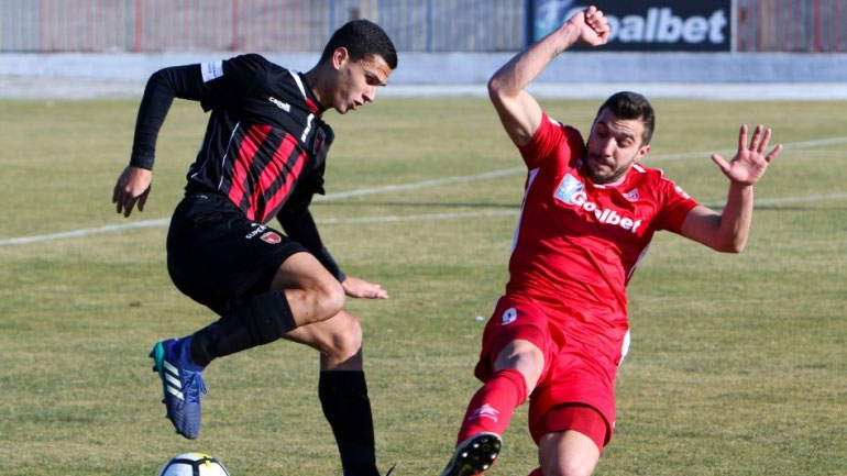 Football League: Ακάθεκτος ο Βόλος, «τρίποντα» για Ηρακλή και Πλατανιά