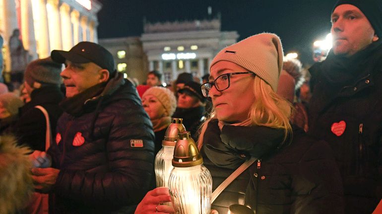 Διαδηλώσεις κατά του μίσους στην Πολωνία μετά τη δολοφονία του δημάρχου του Γκντανσκ