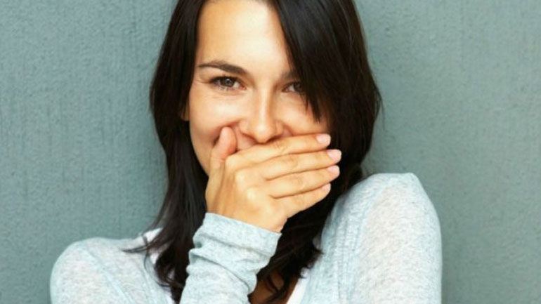 Αυτή είναι η τροφή που βελτιώνει την αναπνοή που μυρίζει άσχημα