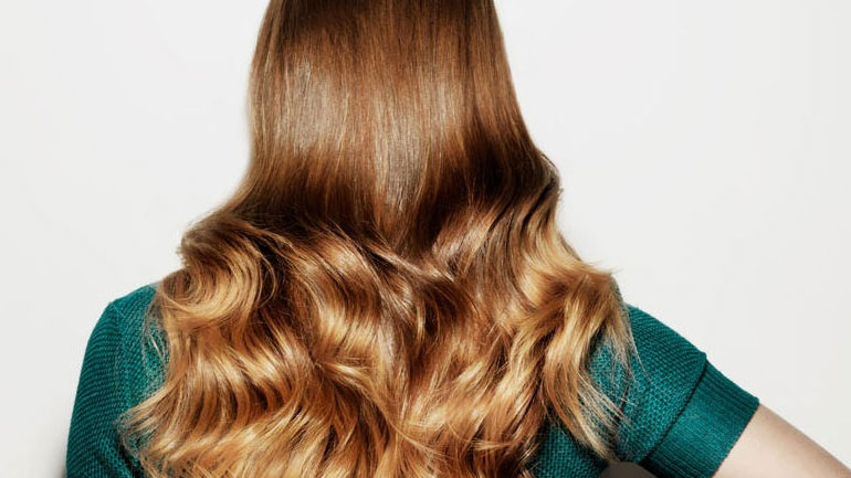 Αυτές είναι οι τροφές που θα σας χαρίσουν δυνατά και λαμπερά μαλλιά!