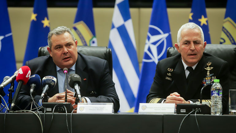 Σε εξέλιξη η τελετή παράδοσης – παραλαβής στο Υπουργείο Εθνικής Άμυνας