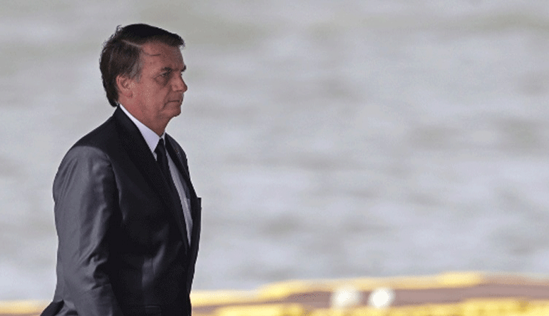 Βραζιλία: Ο Μπολσονάρου διευκολύνει με διάταγμα την οπλοκατοχή