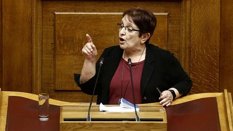 Παπαρήγα: Ο κ. Τσίπρας υψώνει το δάχτυλο στον λαό