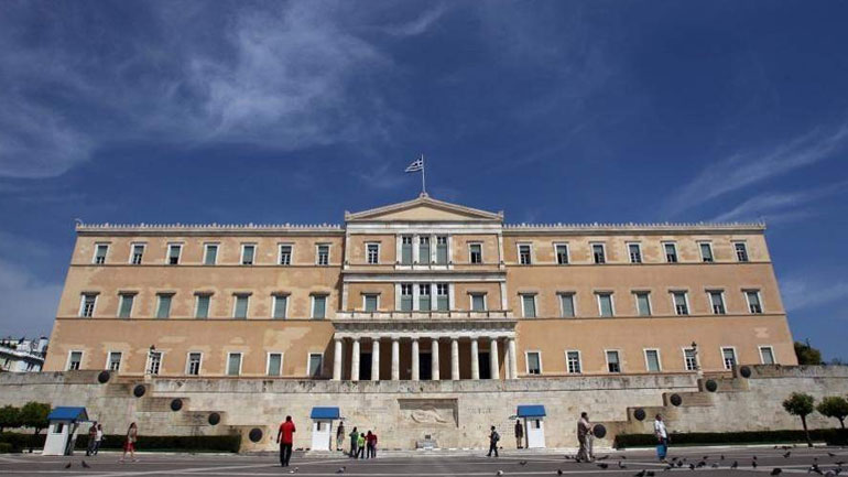 Σε εξέλιξη διαδικασία διάλυσης και «κατάποσης» των μικρών κομμάτων