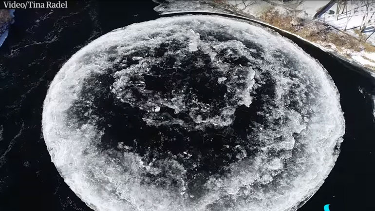 Mία σελήνη στη… θάλασσα!