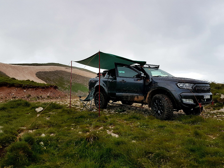 Η τέντα βρίσκεται ενσωματωμένη στο αυτοκίνητο
