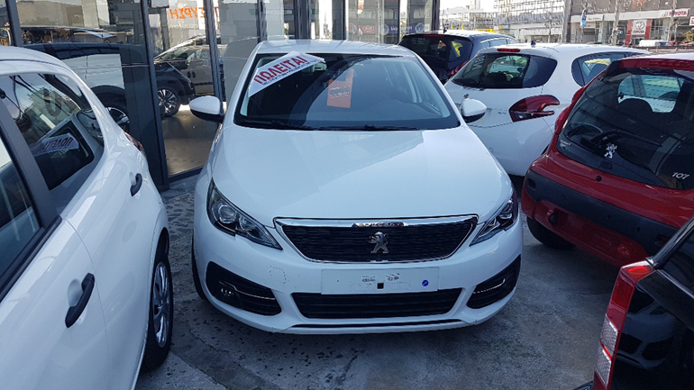 Το συγκεκριμένο Peugeot 308 μοντέλο 5/2018 που εφοδιάζεται με κινητήρα 1.2 λίτρα με 110 ίππους κοστίζει 15.900 ευρώ...