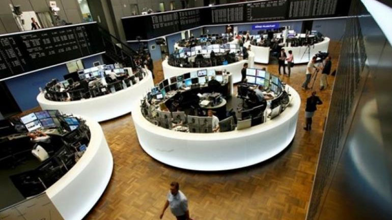 Μικρή πτώση καταγράφουν οι μετοχές στο Λονδίνο