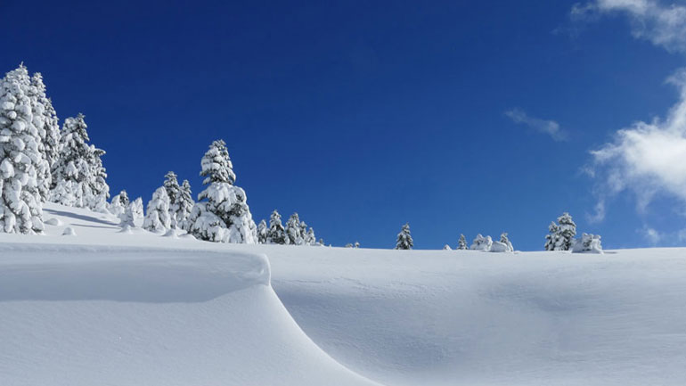 Μαγευτικές εικόνες από το χιονισμένο Μαίναλο
